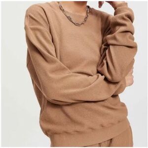 Good American S Boyfriend Sweatshirt Thermal Relax Fit Waffle Knit in Putty
